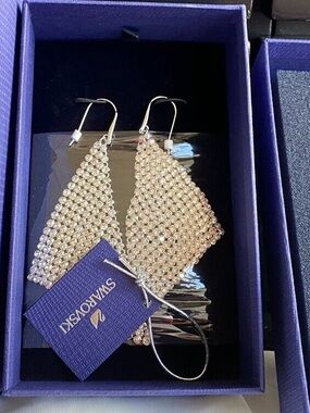 SUPER RARE, LARGE, Authentic Swarovski Fit Drop Earrings, 976061. BNIB.